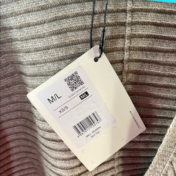 Love Bonito Ribbed Oat turtleneck and shrug set - Picture 6 of 7